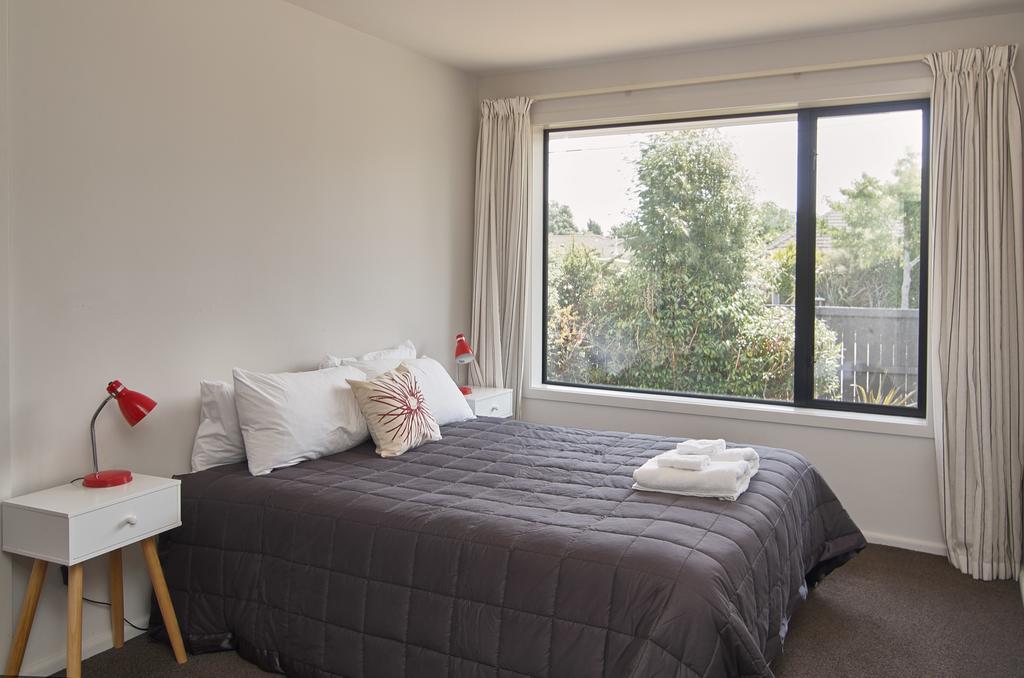 Brookside Villa - Christchurch Holiday Homes Bagian luar foto